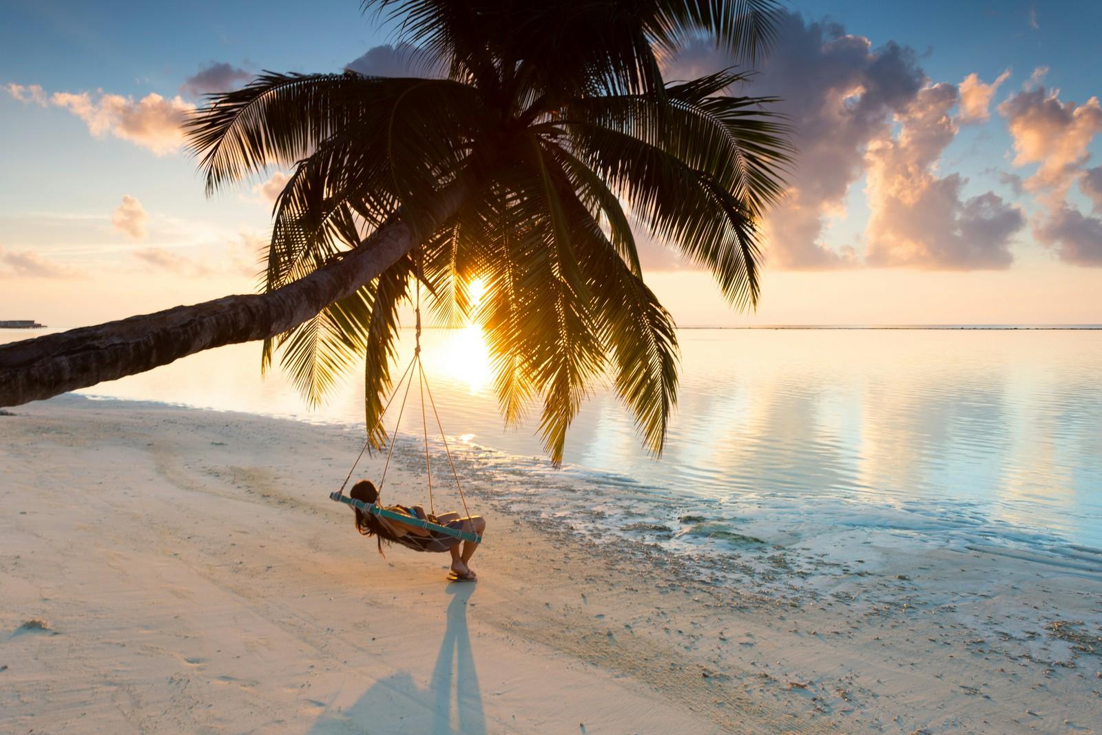 Cover for 5 Ways to Balance Experiences and Relaxation While Traveling